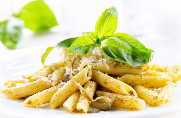 پاستا پاستا پنه با سس پستو غذاهای ایتالیایی