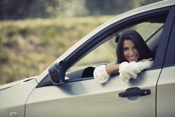 زن راننده ماشین
