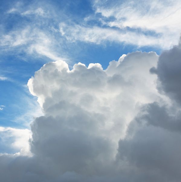 نمای عصر ابرها بر فراز رورایما تپوی - ونزوئلا آمریکای جنوبی
