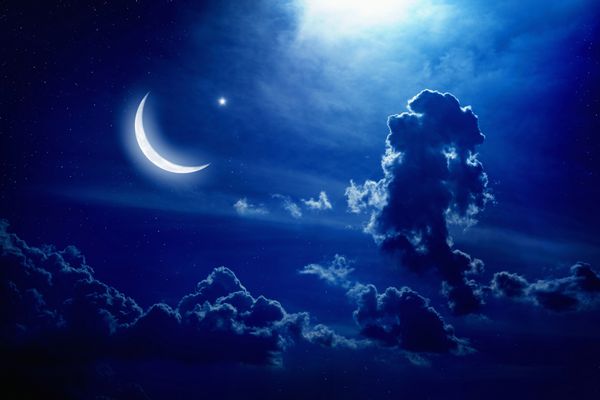 پس زمینه عید مواک با ماه و ستاره ماه مبارک رمضان کریم نور از بالا