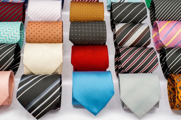 مجموعه ای از کراوات های گرد شده