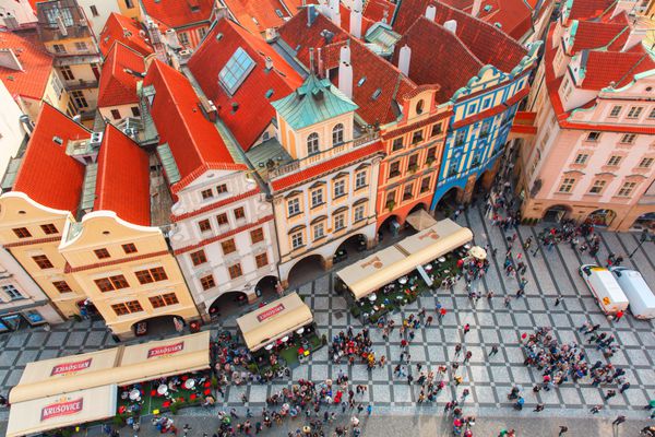 پراگ جمهوری چک - 3 اکتبر 2014 نمای هوایی از میدان قدیمی شهر پراگ - یکی از زیباترین شهرهای اروپا یک مرکز توریستی محبوب