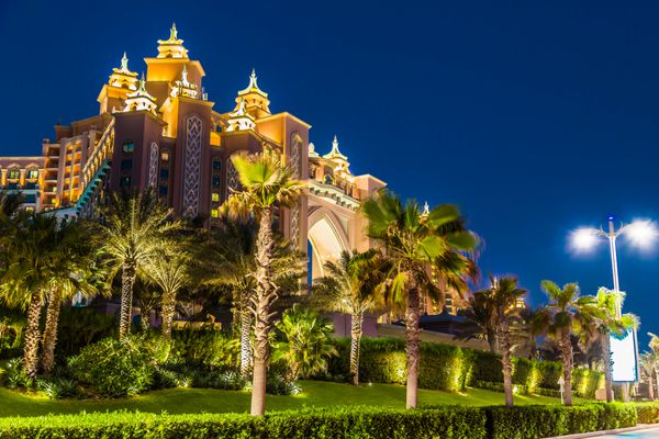 دبی امارات - 13 نوامبر atlantis el در 13 نوامبر 2012 در دبی امارات متحده عربی atlantis the palm یک ال لوکس 5 ستاره است که در یک جزیره مصنوعی ساخته شده است