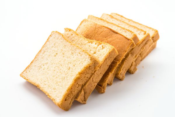 نان جدا شده روی سفید