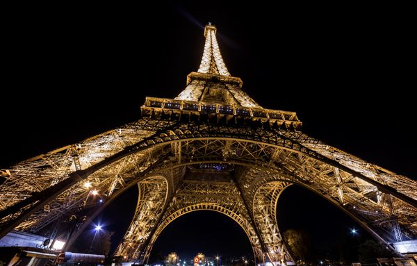 برج ایفل پاریس شب زاویه گسترده