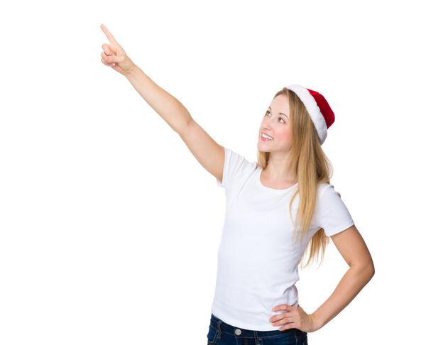 زن کریسمس به اشاره انگشتش به سمت بالا نگاه می کند