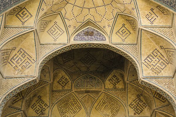 اصفهان ایران - 22 اکتبر ایوان جنوبی مسجد جامع بزرگ در 22 اکتبر 2014 در اصفهان این مسجد از سال 2012 در فهرست میراث جهانی یونسکو قرار دارد