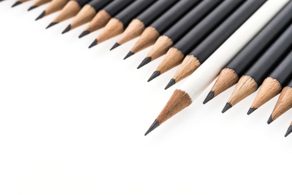 مداد جدا شده در زمینه سفید
