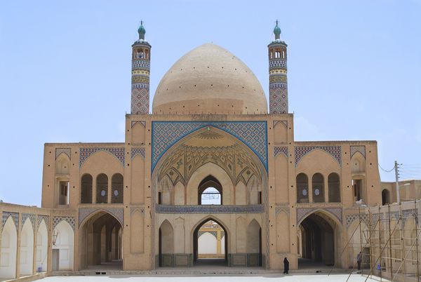 کاشان ایران - 26 ژوئن 2007 نمای بیرونی مسجد آقا بزرگ در 26 ژوئن 2007 در کاشان ایران