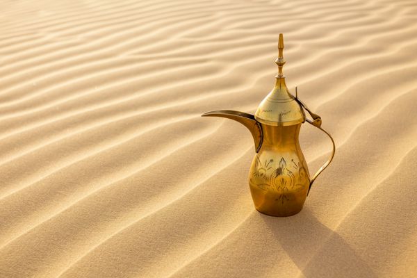 قابلمه چای عربی در صحرا