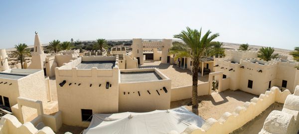 قطر دوحه - 15 مارس 2015 شهر فیلم در دوحه قطر شهر فیلم بازآفرینی معاصر یک روستای عتیقه عربی است که در پشت دره ای در صحرای شبه جزیره زکریت قرار گرفته است