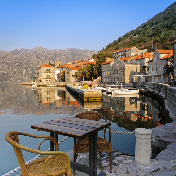 نمای شهر قدیمی Perast از یک کافه کوچک مونته نگرو