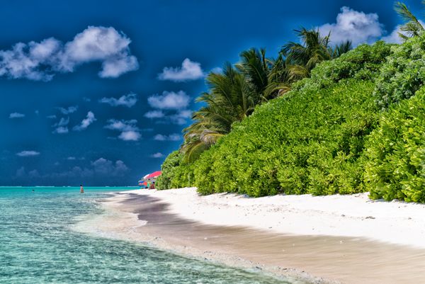 ساحل فوق العاده مالدیو ماسه های سفید و آب های فیروزه ای