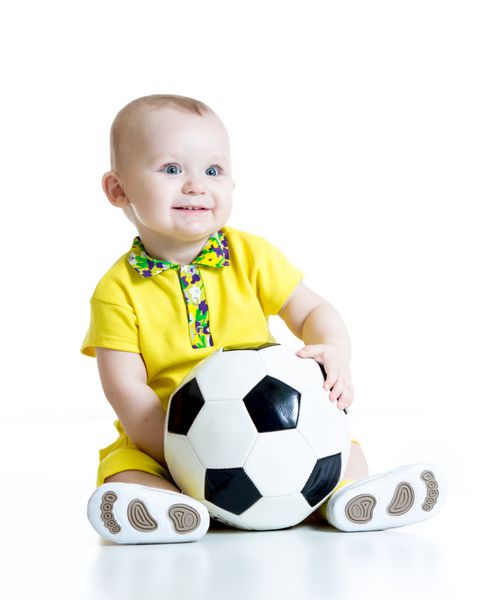 بچه شایان ستایش با پس زمینه سفید جدا شده از فوتبال