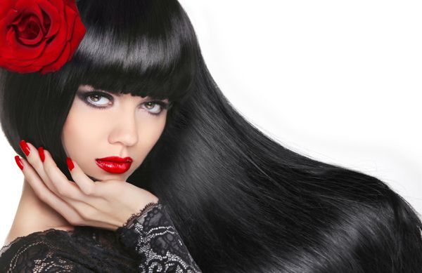 دخترزیبا موهای بلند سالم آرایش ناخن های مانیکور شده لب های قرمز زن جوان جذاب مد با مدل موی گل رز