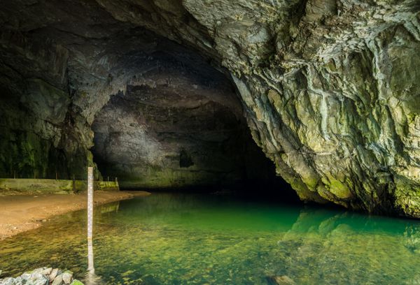 غار پلانینا واقع در اسلوونی