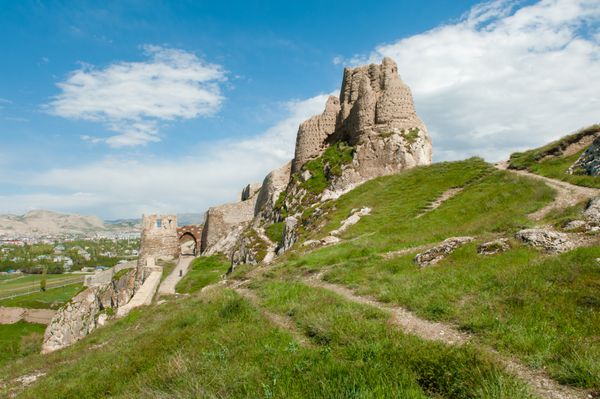 قلعه وان همچنین وان کالسی یک استحکام سنگی عظیم است که توسط پادشاهی باستانی اورارتو در قرون 9 تا 7 قبل از میلاد ساخته شده است و بزرگترین نمونه در نوع خود است وان ترکیه