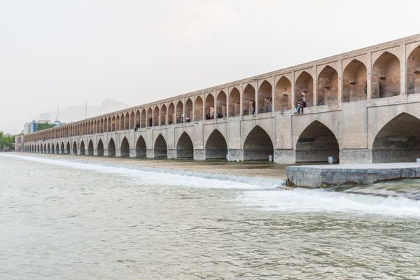 اصفهان ایران-28 آوریل 2015 پل باستانی سی و سه پل