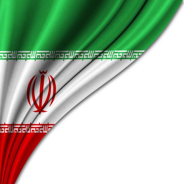 پرچم ایران در ابریشم با دقت تا شده تا فضایی روی زمینه سفید ایجاد کند