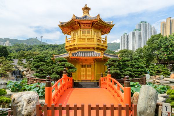 غرفه شرقی کمال مطلق در باغ نان لیان صومعه چی لین هنگ کنگ نام برج به معنای فضیلت کامل است