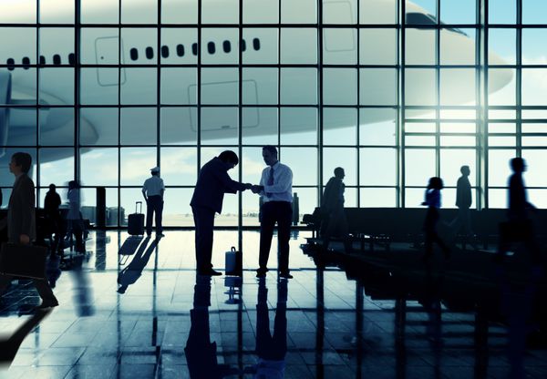مفهوم فرودگاه ترمینال دست دادن سفر تجاری