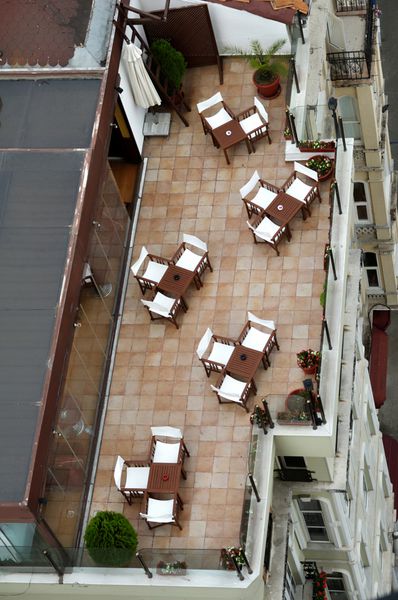 کافه استراحت روی پشت بام - بازدیدکنندگان می توانند چشم انداز عالی با بالای ساختمان ها را ببینند از بالا دیده می شود