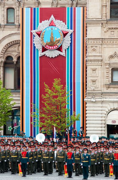 مسکو - 6 می تمرین لباس رژه نظامی در 65مین سالگرد پیروزی در جنگ بزرگ میهنی در 6 مه 2010 در میدان سرخ در مسکو روسیه