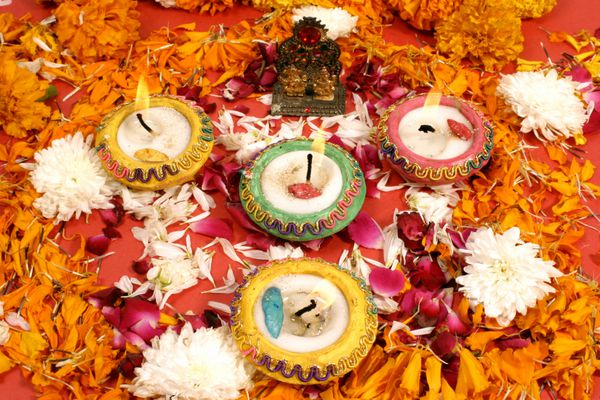 دکوراسیون سنتی زیبا برای نماز به مناسبت جشن دیوالی در هند