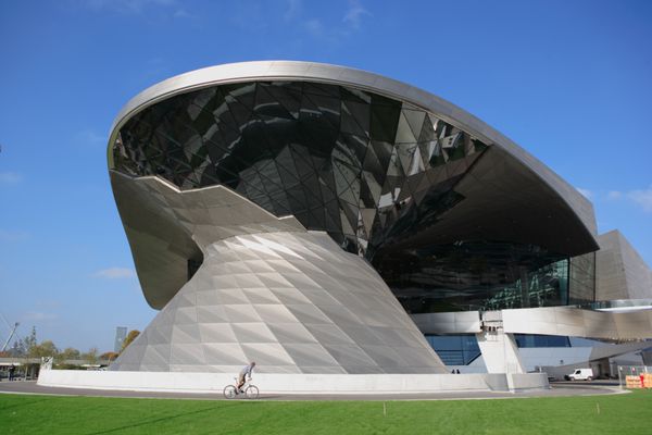 bmw welt دنیای bmw ساختمان نمایشگاه و موزه در مونیخ آلمان