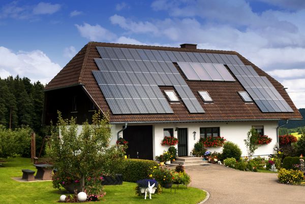 خانه پنل های خورشیدی