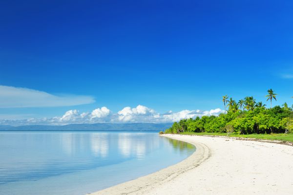 جزیره خالی از سکنه زیبا در فیلیپین