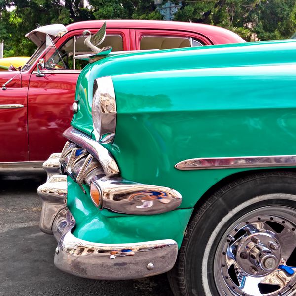 هاوانا-1 سپتامبر اتومبیل های کلاسیک سپتامبر 12011 در هاوانا بر اساس قانون فعلی که دولت قصد دارد قبل از سال 2012 تغییر دهد کوبایی ها فقط می توانند اتومبیل هایی را خریداری و بفروشند که قبل از سال 1959 استفاده می شدند