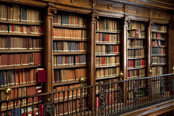یک کتابخانه شگفت انگیز از کتاب های قدیمی در اسپانیا