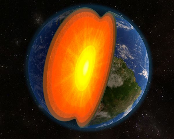 تصویری از زمین با نمای مقطعی که لایه های داخلی و هسته را به تصویر می کشد نقشه های بافت زمین با حسن نیت از ناسا - نقشه های منبع از http visualearth nasa gov 