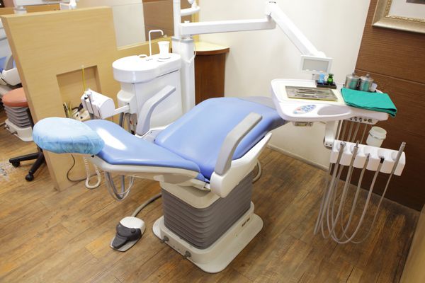 مطب دندانپزشکی تجهیزات شامل صندلی آب مته و غیره