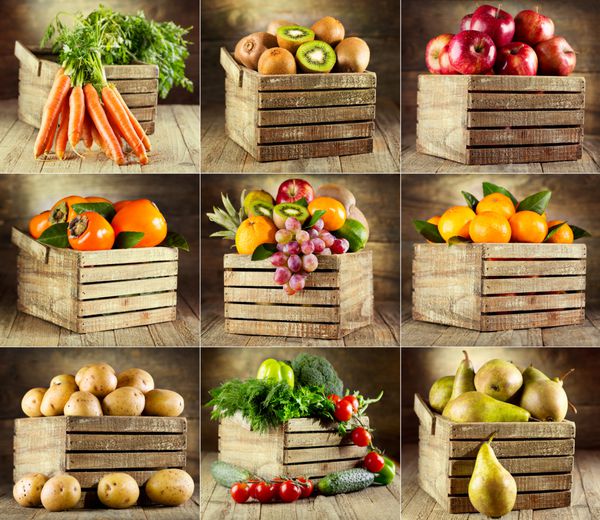 کلاژ میوه ها و سبزیجات مختلف روی جعبه چوبی