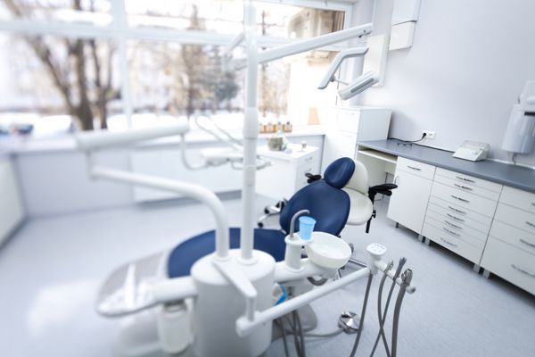 مواد و ابزار دندانپزشکی در مطب دندانپزشکی