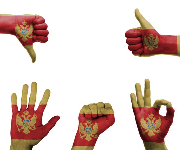 مجموعه ای از دست ها با ژست های مختلف در پرچم مونته نگرو پیچیده شده است
