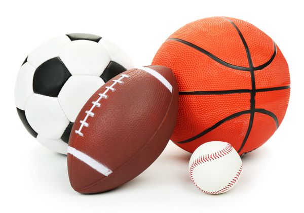 توپ های ورزشی جدا شده روی سفید