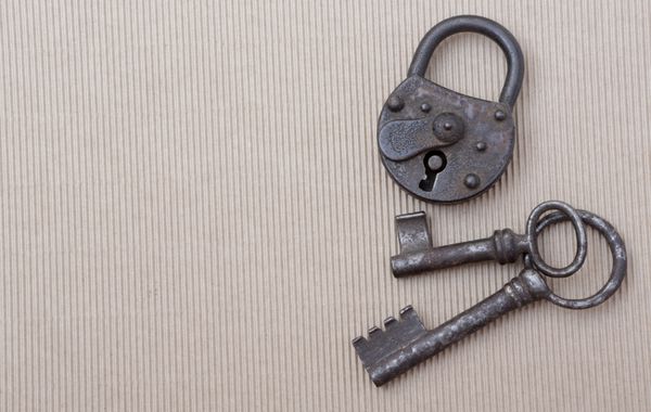 قفل و کلیدهای قدیمی