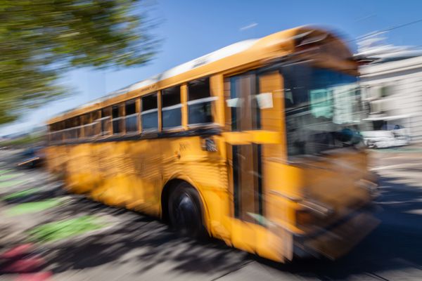 اتوبوس مدرسه با حرکت تار