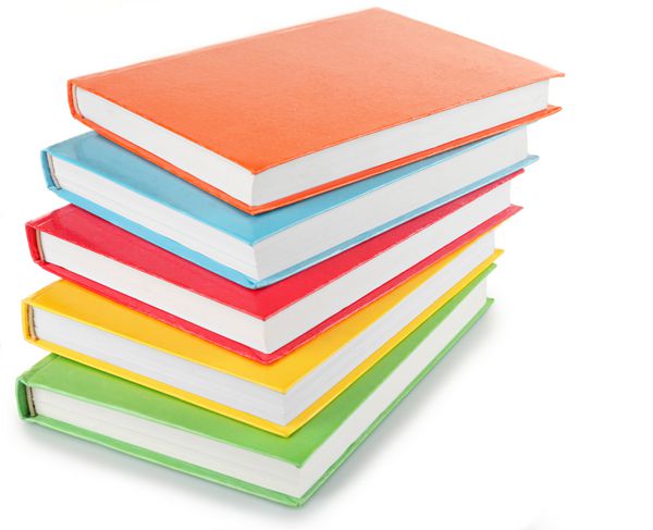 کتاب های رنگارنگ جدا شده روی سفید