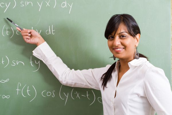 معلم ریاضی جذاب هندی جوان