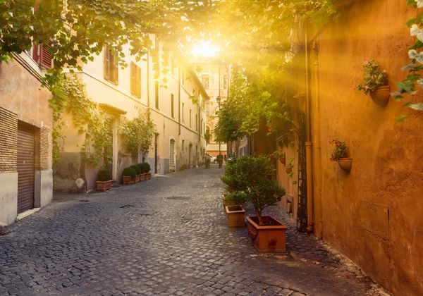 خیابان قدیمی در تراستور در رم ایتالیا