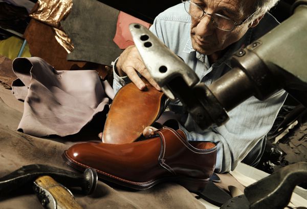 صنعتگر ساخت کفش مردانه دست ساز لوکس