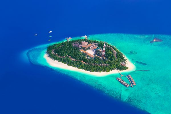 جزیره گرمسیری در مالدیو - نمای هوایی