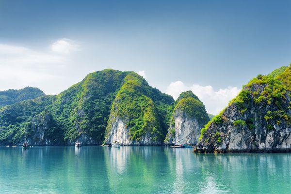 آب نیلگون زیبای تالاب خلیج طولانی ویتنام