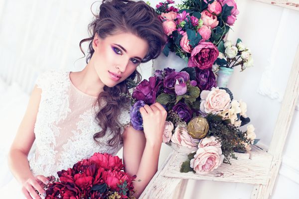 عروس جوان خوشگل با گل
