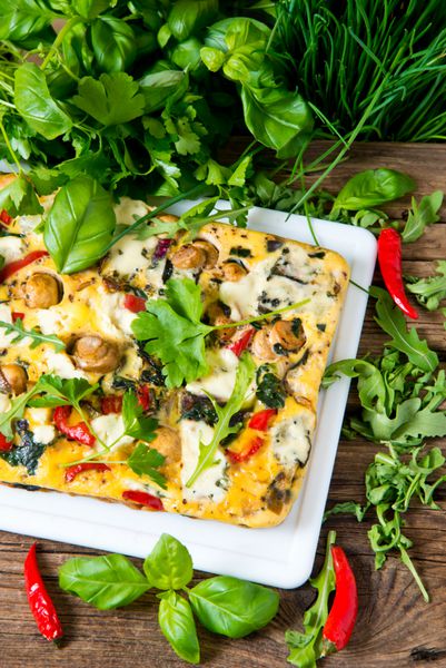 فریتاتا ایتالیایی با تکه های سبزی تازه غذا