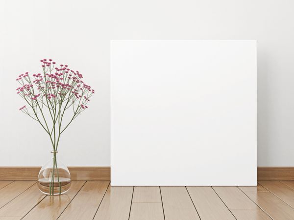 ماکت پوستر داخلی مربع با گل در گلدان در پس زمینه دیوار سفید رندر سه بعدی